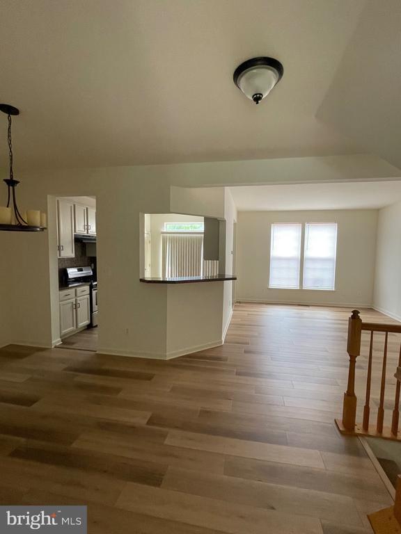 Building Photo - 5 Bridle Ct