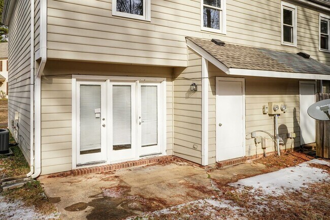 Building Photo - Move In Ready Two Bedroom Home!