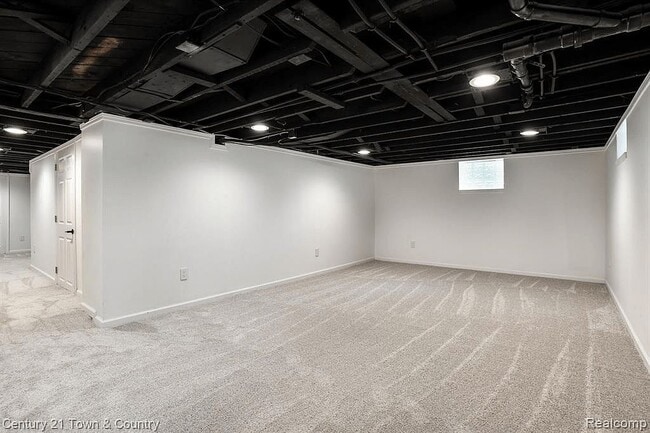 Building Photo - 28588 Pierce St