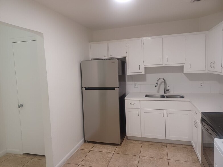 Building Photo - 4808 Lucaya Dr