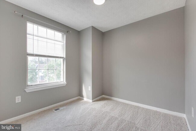 Building Photo - 682 Willowby Run