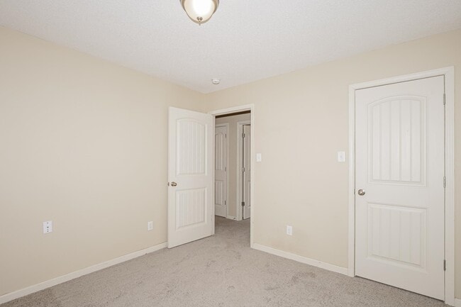 Building Photo - 7399 Brentlawn Dr