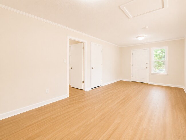 Building Photo - 1004 Blanton Pl