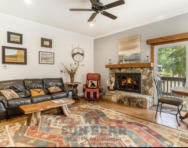 Building Photo - Adorable 2 Bedroom - Central Incline! 1 Do...