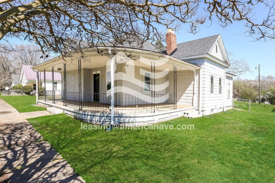 Building Photo - 119 Wellington St