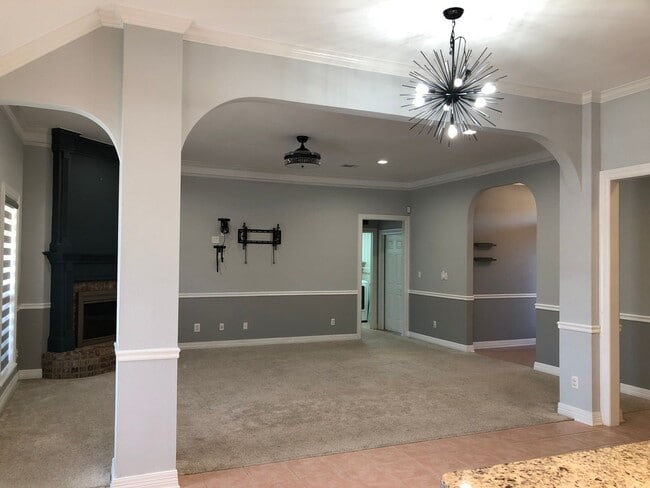 Building Photo - 6000 Zachary Cir