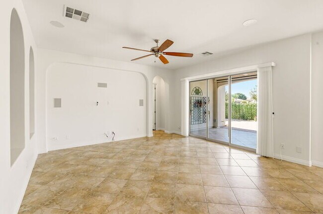 Building Photo - Encanterra Golf Community