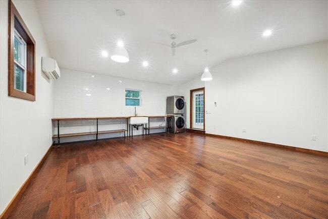 Building Photo - 1804 E 39th St