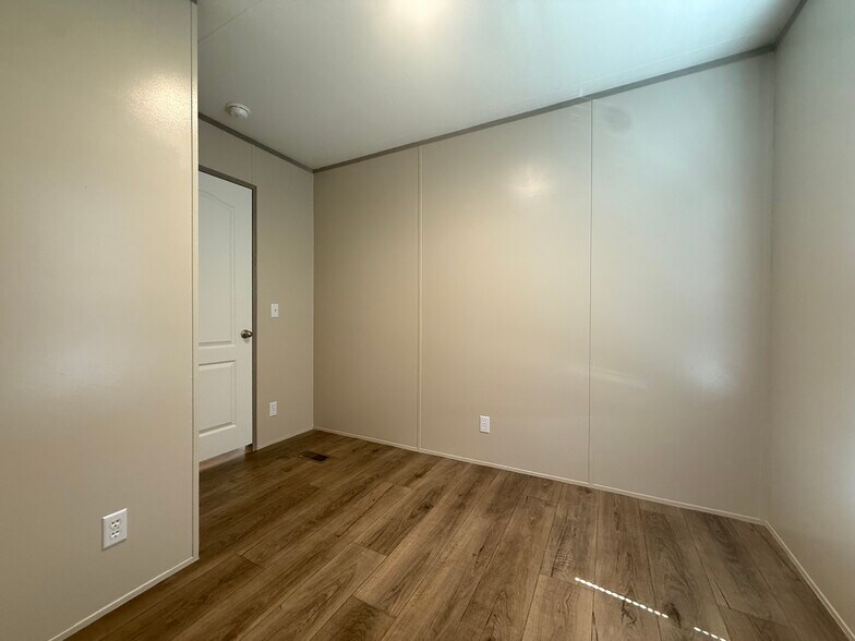 Building Photo - 210 Betty St