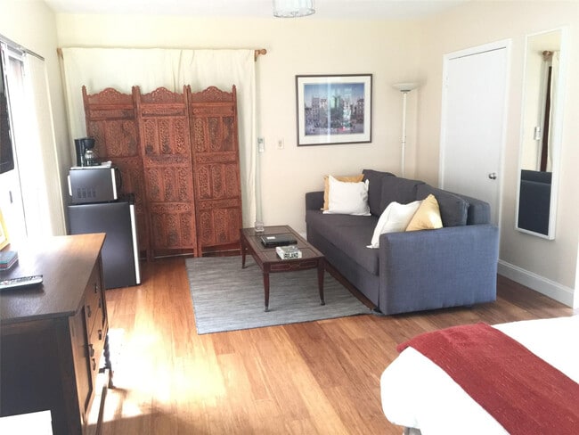 Building Photo - 1307 SW 18th Ct