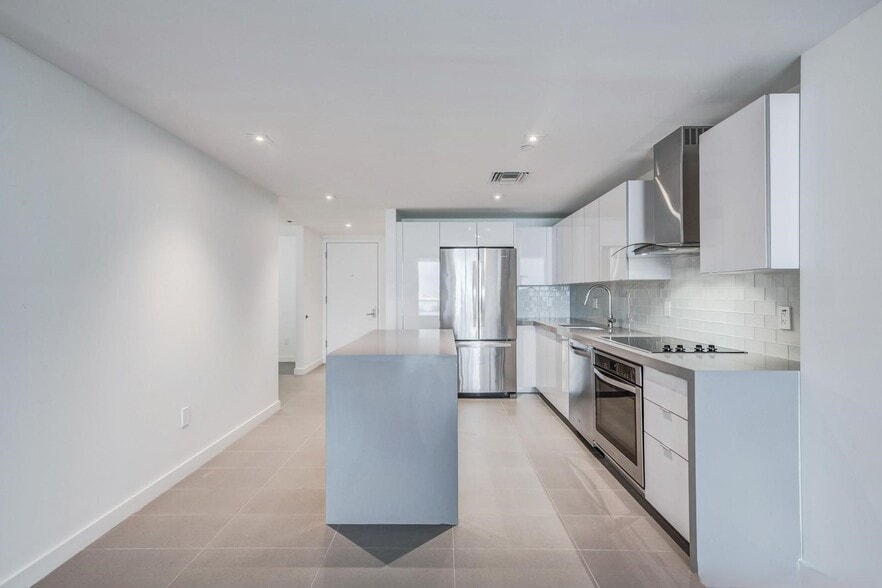 Building Photo - 1600 NE 1st Ave