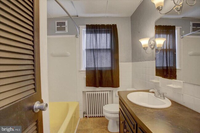 Building Photo - 230 W 2nd St