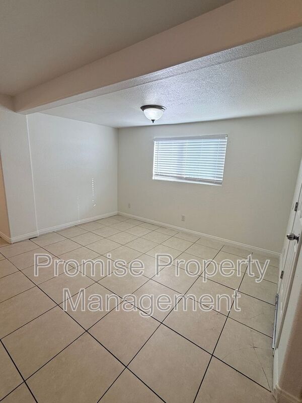 Building Photo - 941 40th St