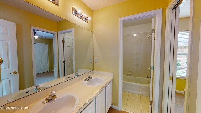 Building Photo - 11861 Lake Fern Dr