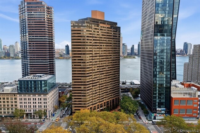 Building Photo - QNwk