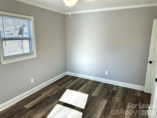 Building Photo - 2121 Charlotte Hwy