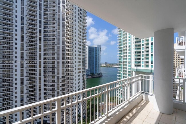 Building Photo - 801 Brickell Key Blvd