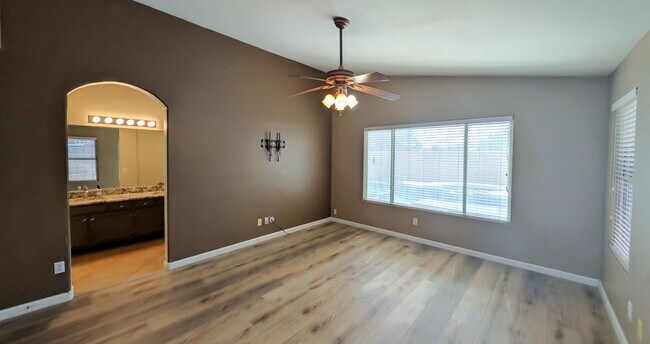 Building Photo - 3 Bedroom Home in the Silverhawk Community Near N Cooper Rd and W Guadalupe Rd!