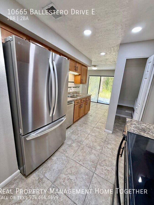 Building Photo - 10665 Ballestero Dr E