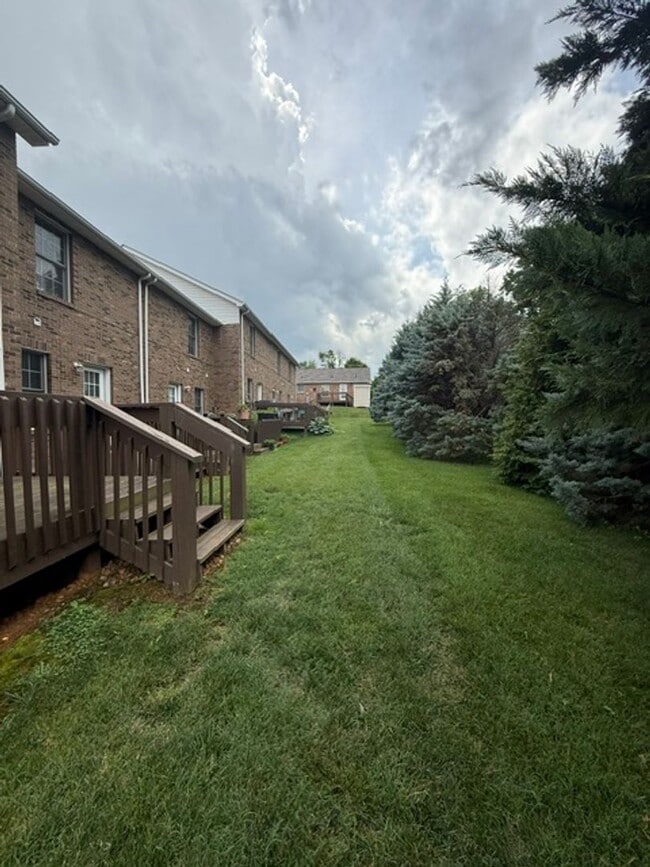 Building Photo - Worry free living, brick condo in Jonesborough!
