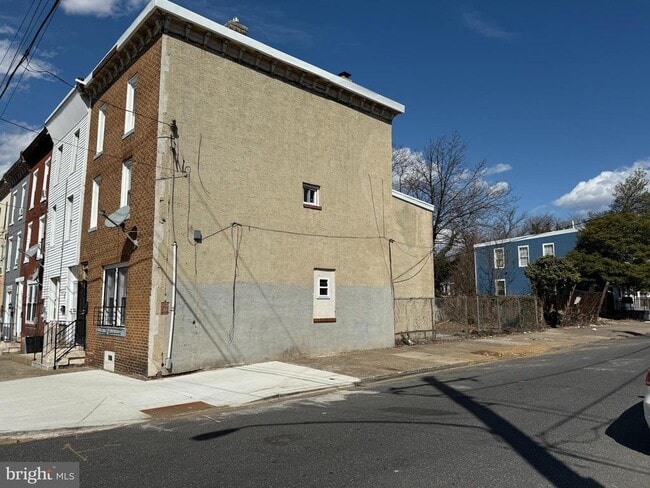 Building Photo - 2209 S 71st St