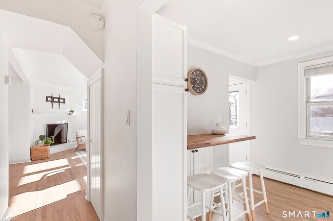 Building Photo - 36 Middlebury St