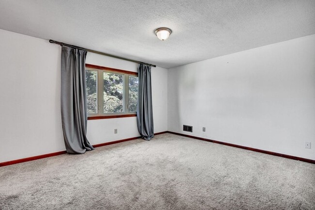 Building Photo - 436 Dutch Hill Dr