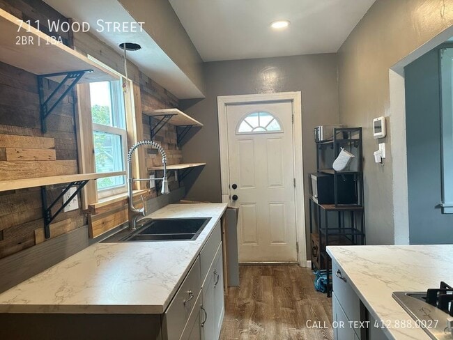 Building Photo - 711 Wood St