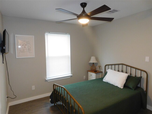 Building Photo - 7109 Avenue L