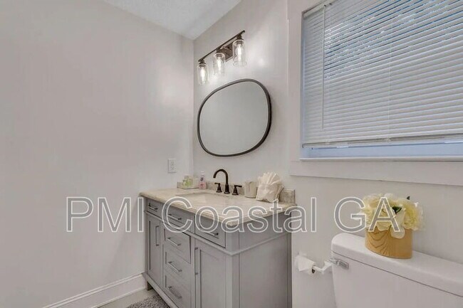 Building Photo - 302 Manden Rd