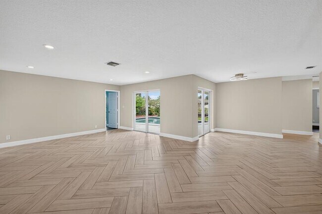 Building Photo - 1460 NE 57th Ct