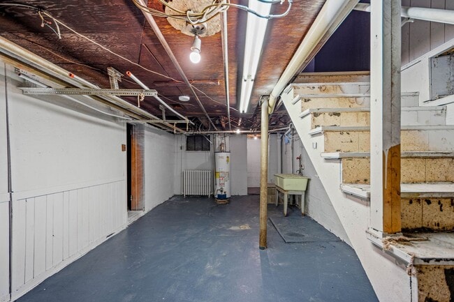 Building Photo - Stunning 5 bedroom home in McKeesport available July 1!