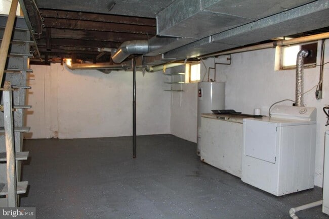 Building Photo - 23 W 2nd St