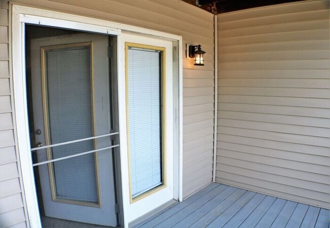 Building Photo - $1,150 | 2 Bedroom, 1 Bathroom 2nd Floor Condo | NO Pets | Available for August 1st, 2026 Move in!