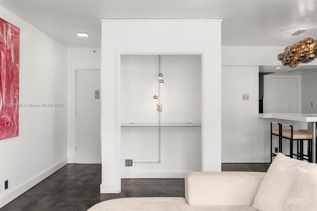 Building Photo - 1000 West Ave