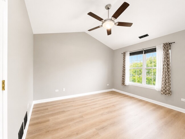 Building Photo - 2912 White Thorn Cir