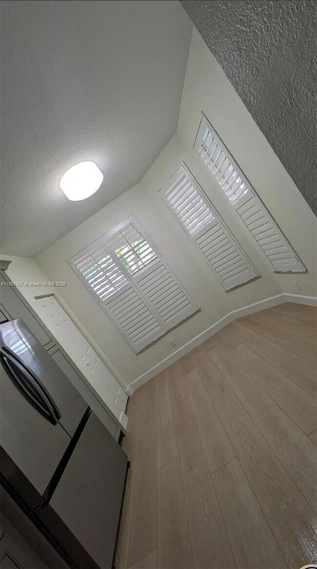 Building Photo - 642 Castle Dr