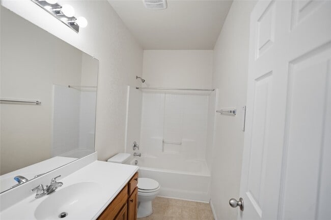 Building Photo - 1938 Castaway Dr