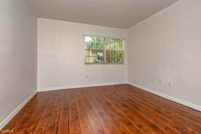 Building Photo - 1880 S Treasure Dr