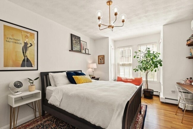 Building Photo - 166 Brooks St