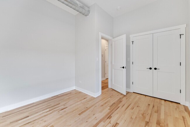 Building Photo - 4200 N Sacramento Ave