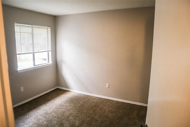 Building Photo - 22915 Summer Pine Ln