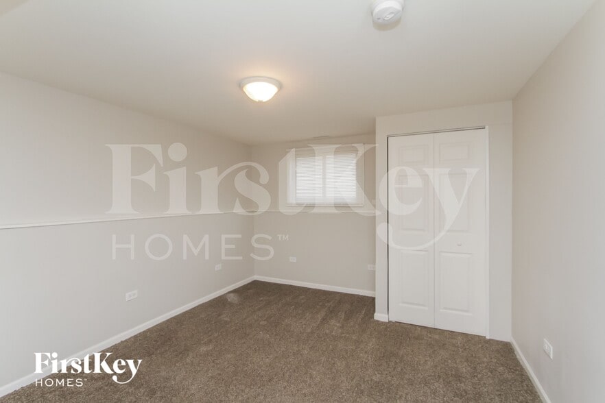 Building Photo - 181 S Pinecrest Rd