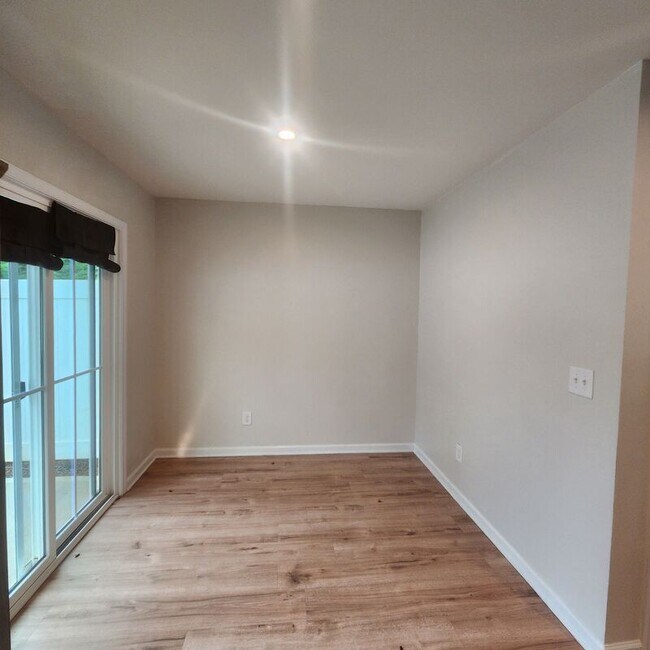Building Photo - 525 Hampton Townes Dr