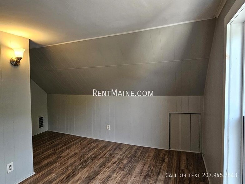 Building Photo - 27 Elm St