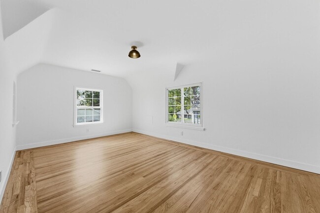 Building Photo - Charming 2 bed, 1.5 bath Alta Heights Home