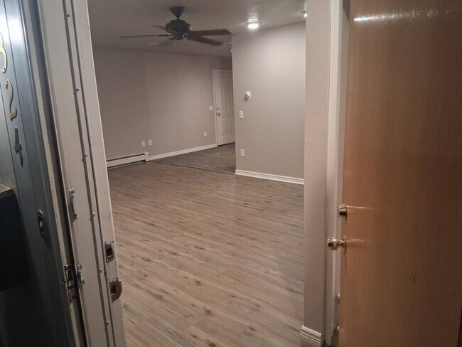 Building Photo - 3 Bed/ 1 Bath House