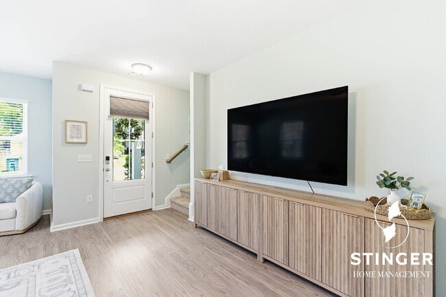 Building Photo - 9 Camp Saxton Way