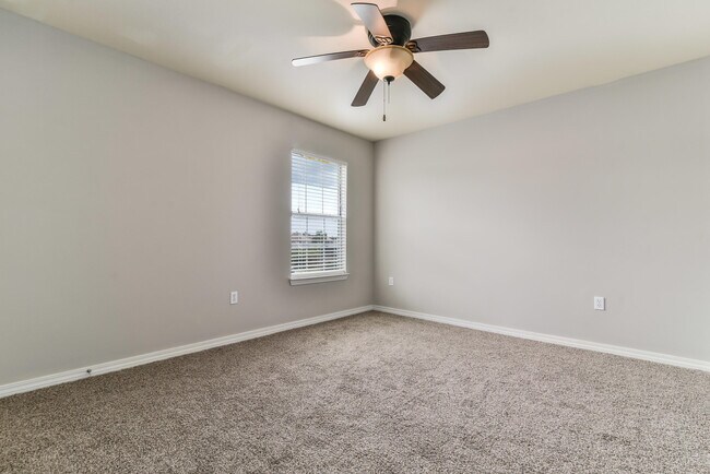 Building Photo - 124 Peoria Blvd