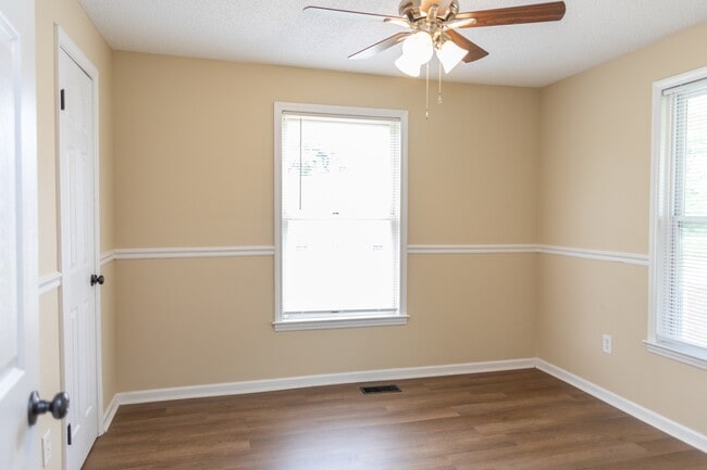Building Photo - 4085 Beach Rd